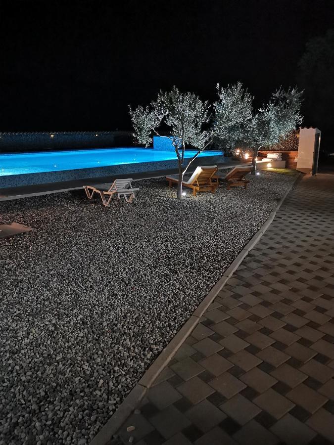 Jacuzi Cottage In The Olive Grove PUY 외부 사진